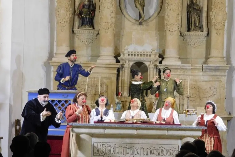Buscando a Nebrija llegaba a la iglesia parroquial de Villoria