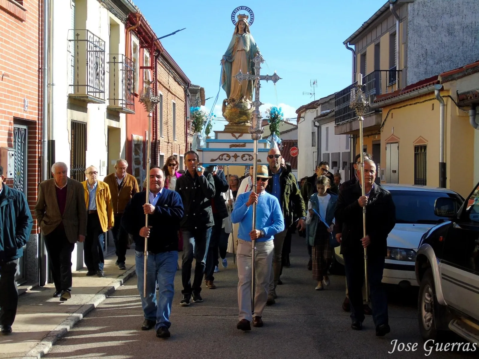 La Virgen Milagrosa volvía a procesionar por las calles de Macotera