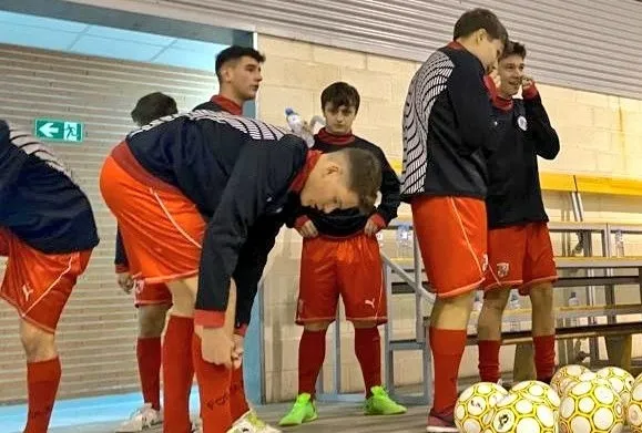 Foto 3 - &Aacute;lvaro P&eacute;rez Ortega se enfunda por 1&ordf; vez la camiseta de la Selecci&oacute;n de Castilla y Le&oacute;n