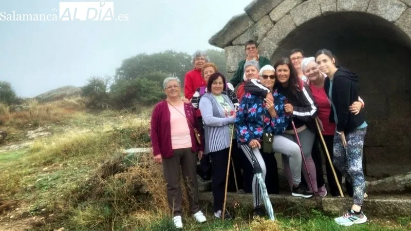 El grupo de Hinojosa visitó la fuente romana existente en el municipio