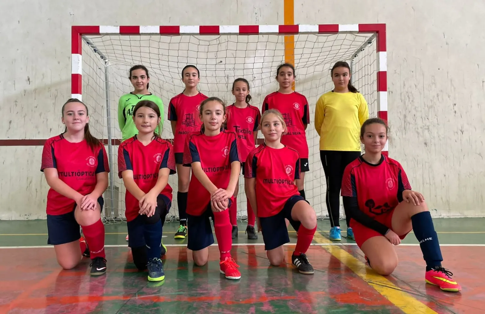 Foto 2 - El equipo Femenino del III Columnas inicia su andadura con triunfo