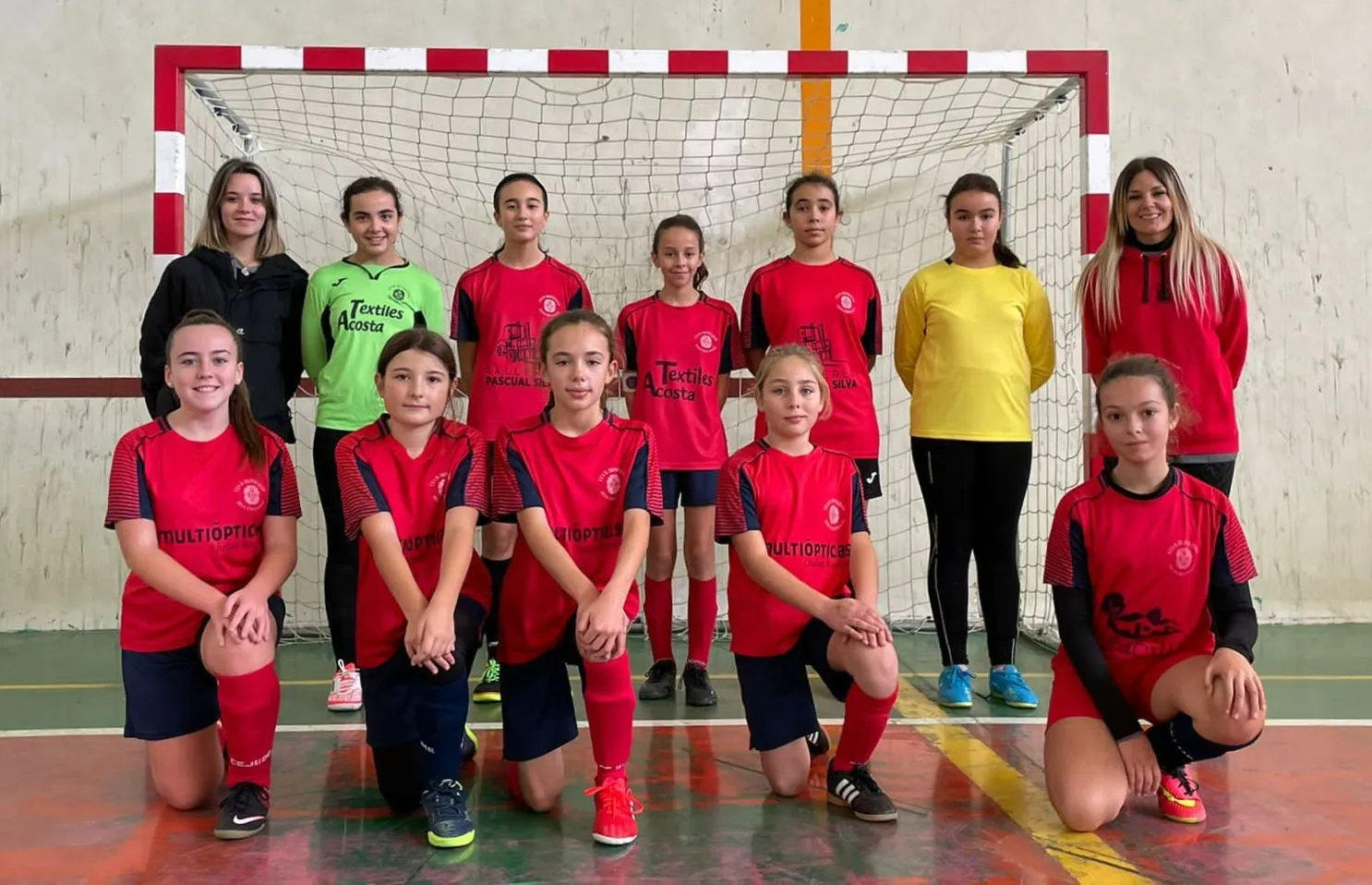 Foto 3 - El equipo Femenino del III Columnas inicia su andadura con triunfo