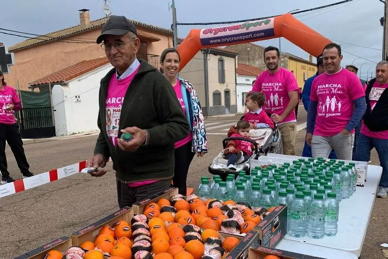 Foto 2 - M&aacute;s de 300 personas marchan contra el c&aacute;ncer en Sancti-Sp&iacute;ritus