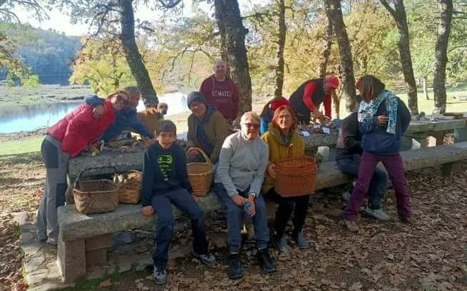 Foto 6 - Vecinos de El Payo disfrutan de una salida micol&oacute;gica conjunta