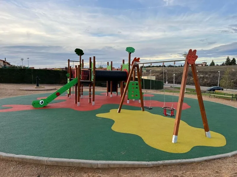 Nuevo parque infantil en Aldeatejada. 