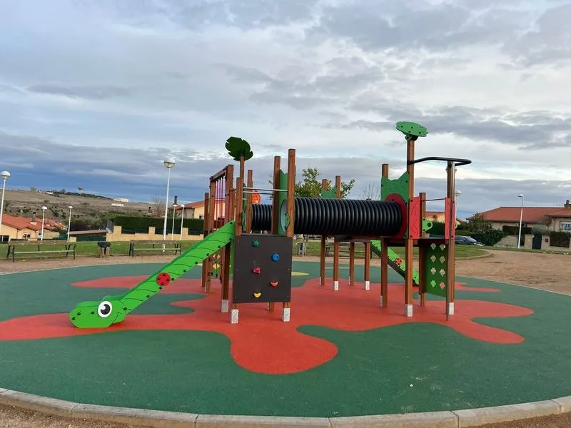 Nuevo parque infantil en Aldeatejada. 