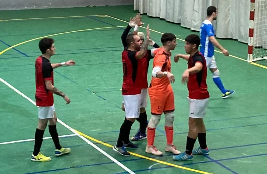 Foto 8 - El III Senior extiende su racha teniendo paciencia ante River Zamora