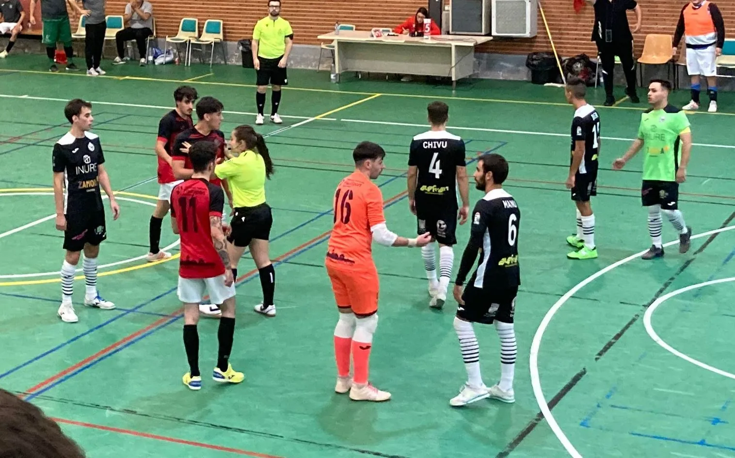 Foto 4 - El III Senior extiende su racha teniendo paciencia ante River Zamora