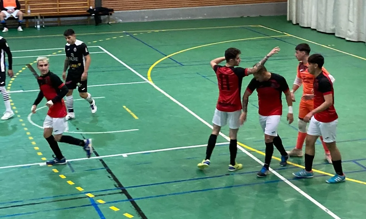 Foto 5 - El III Senior extiende su racha teniendo paciencia ante River Zamora