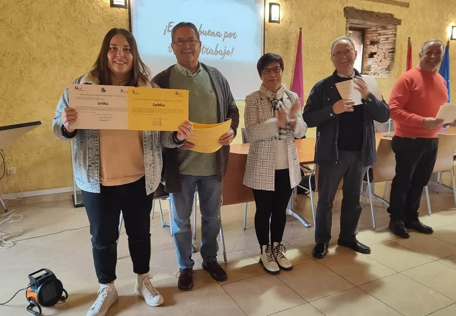 Foto 2 - Las 8 alumnas de &lsquo;Residencias en Alto &Aacute;gueda 2&rsquo; finalizan su formaci&oacute;n