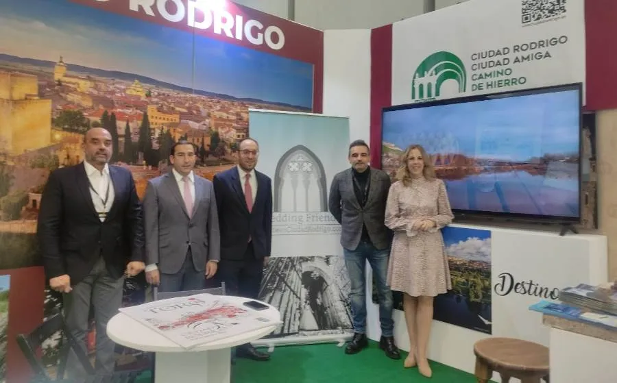 Foto 3 - Mir&oacute;briga promociona &lsquo;C&aacute;sate en Ciudad Rodrigo&rsquo; en sus primeras horas en INTUR