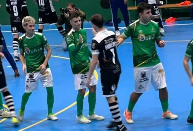 Foto 3 - Los hermanos Moreiro Barco se miden por 1&ordf; vez sobre el 40x20 en todo un derby de 2&ordf;B