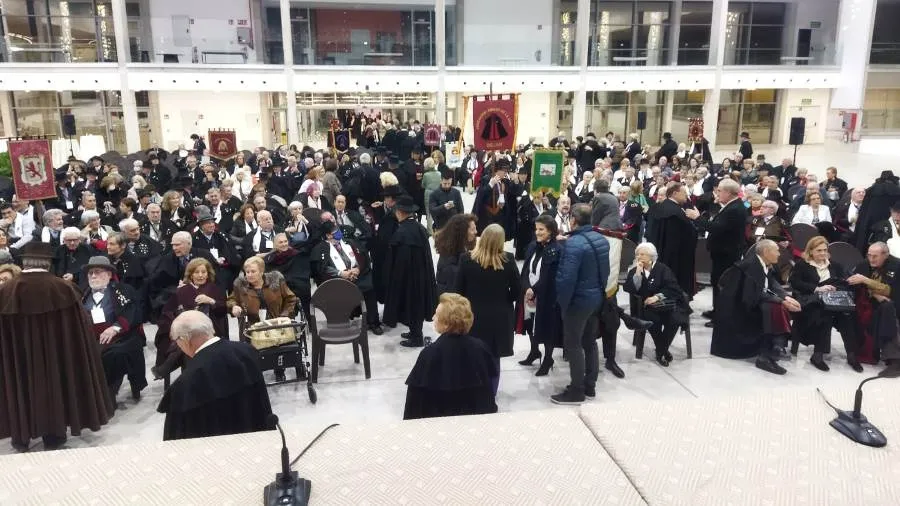 Foto 3 - Los Amigos de la Capa de Ciudad Rodrigo asisten en Ciudad Real al Encuentro Nacional de la Capa