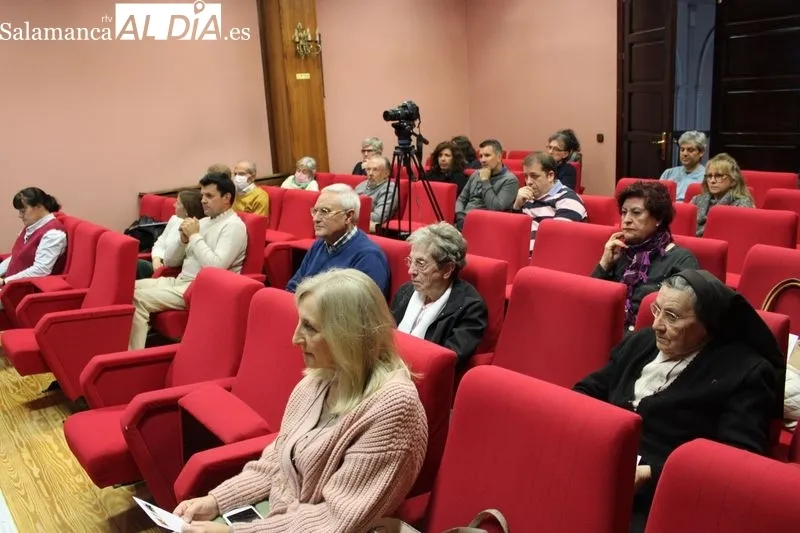Foto 2 - Arsenio Garc&iacute;a Fuertes ofrece una conferencia sobre la Batalla de Alba de Tormes