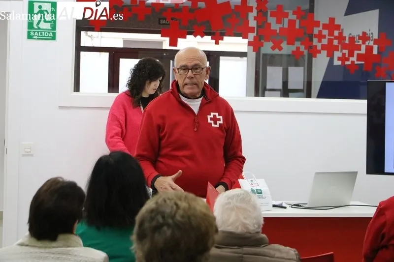 Charla sobre los cuidados de la piel organzaida por Cruz Roja de Vitigudino / CORRAL