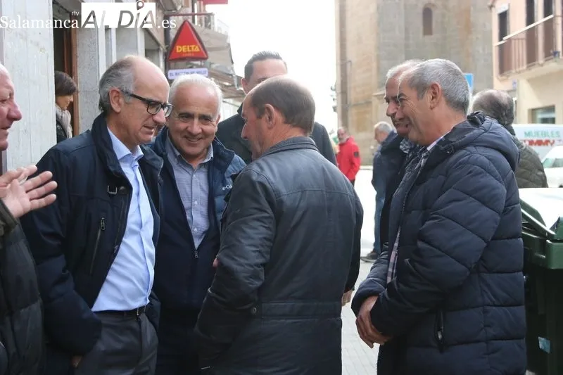Encuentro de Javier Iglesias en Vitigudino con los alcaldes de la comarca / CORRAL