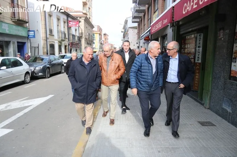 Encuentro de Javier Iglesias en Vitigudino con los alcaldes de la comarca / CORRAL