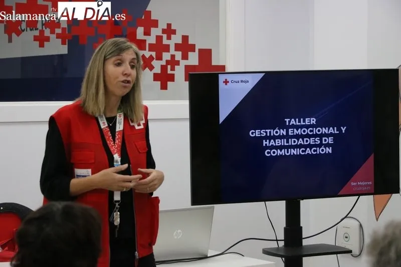 Taller emocional en la sede de Cruz Roja Vitigudino impartido por Trinidad Mateos / CORRAL