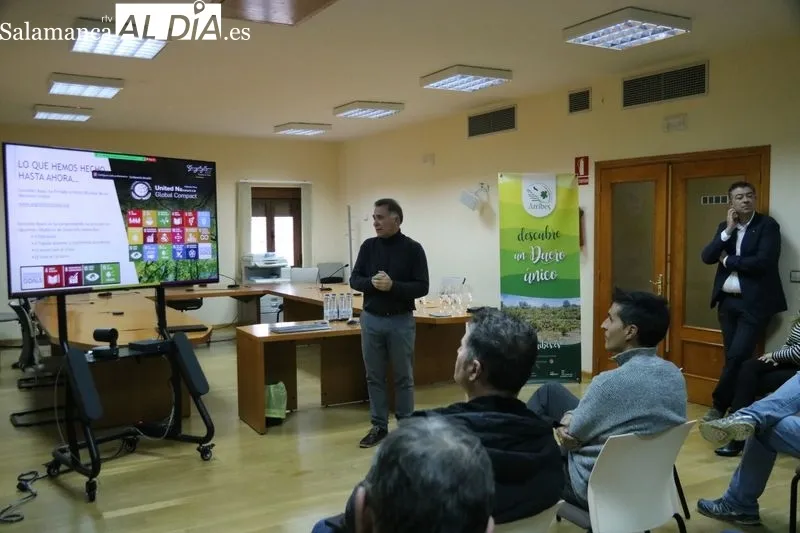 Presentación del proyecto 'Ángel de Viñas', de González Byass, a la DO Arribes en Villarino de los Aires / CORRAL