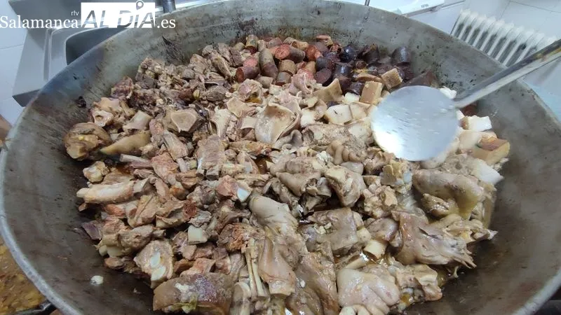 Comida de hermandad de la Asociación de Mayores de Cabeza de Framontanos / CORRAL