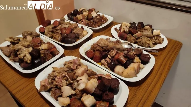 Comida de hermandad de la Asociación de Mayores de Cabeza de Framontanos / CORRAL