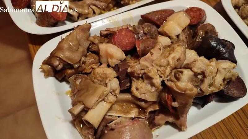 Comida de hermandad de la Asociación de Mayores de Cabeza de Framontanos / CORRAL