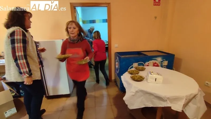 Comida de hermandad de la Asociación de Mayores de Cabeza de Framontanos / CORRAL