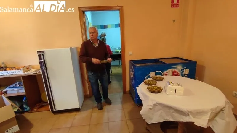 Comida de hermandad de la Asociación de Mayores de Cabeza de Framontanos / CORRAL