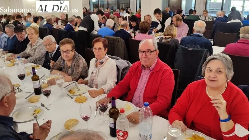 Comida de hermandad de la Asociación de Mayores 'San José' en el Restaurante El Quijote de Vitigudino