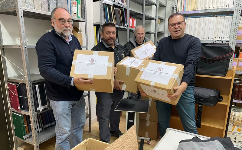 Más de 2.000 libros donados viajan desde Salamanca a Guinea Ecuatorial 