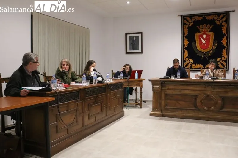 El equipo de Gobierno y los concejales José María Hererro y Antolín Alonso, aprobaban la modicificación de crédito con el voto en contra del PSOE y de Cs / CORRAL