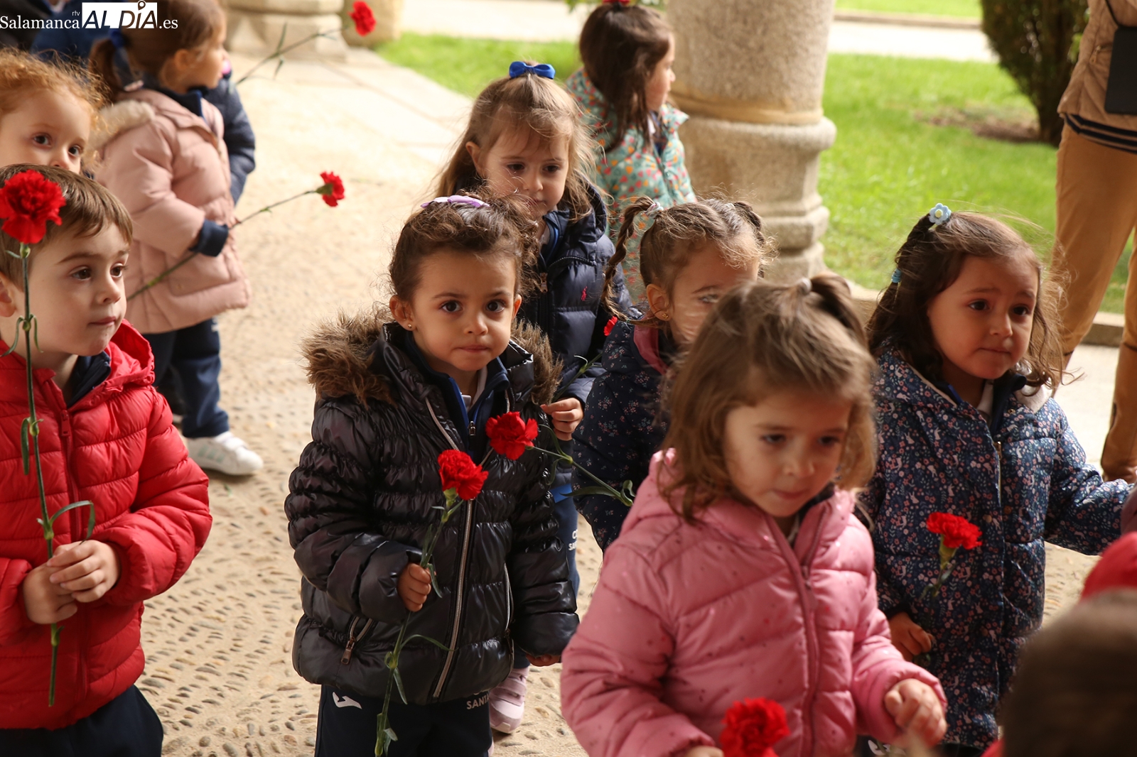 Foto 6 - El pregón y la ofrenda floral inician las fiestas del Colegio Santa Isabel