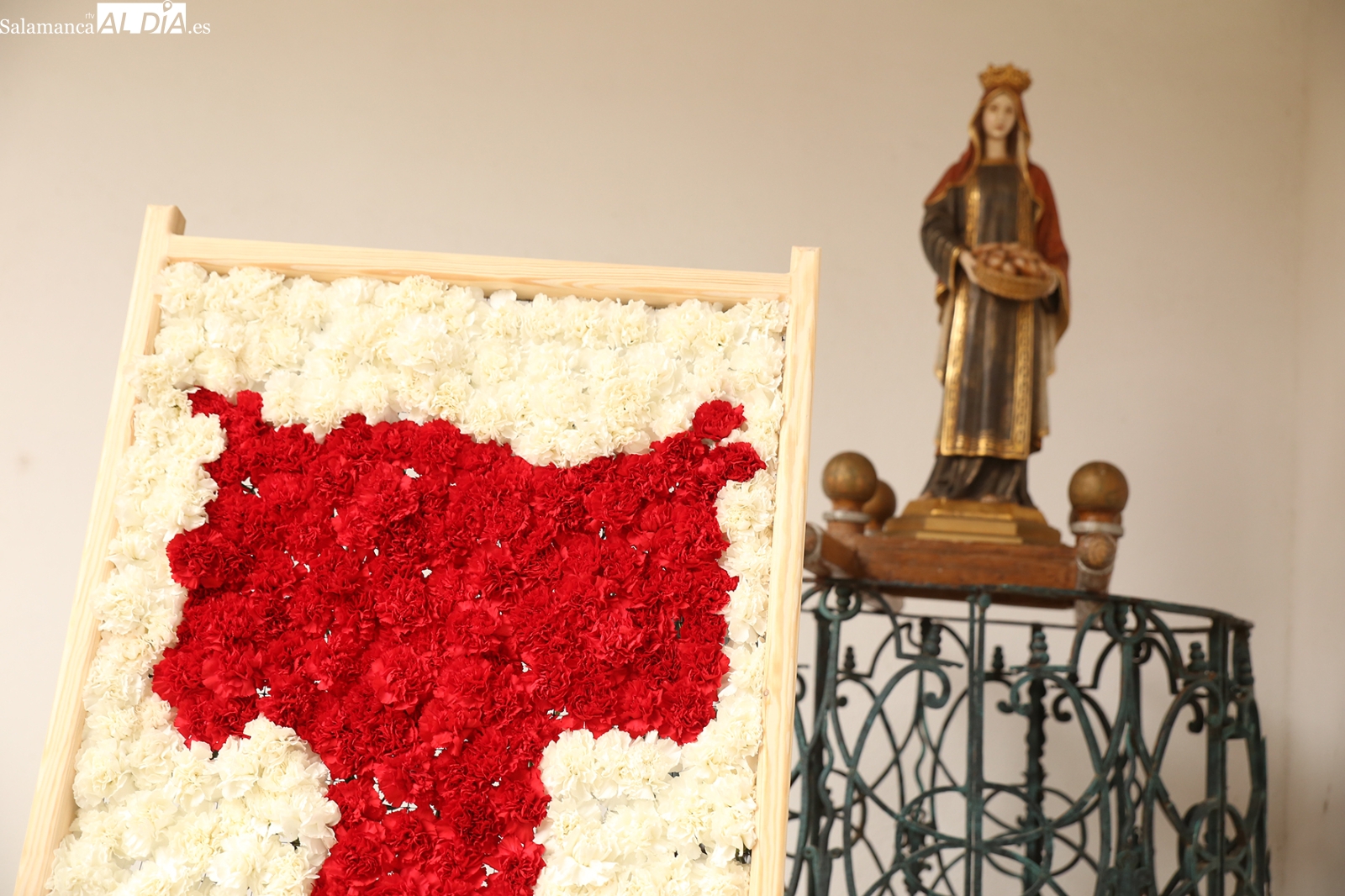 Foto 2 - El pregón y la ofrenda floral inician las fiestas del Colegio Santa Isabel