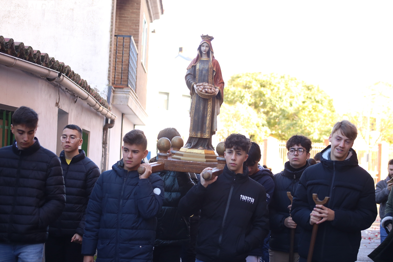 Foto 1 - Fiesta y procesión en el Colegio Santa Isabel