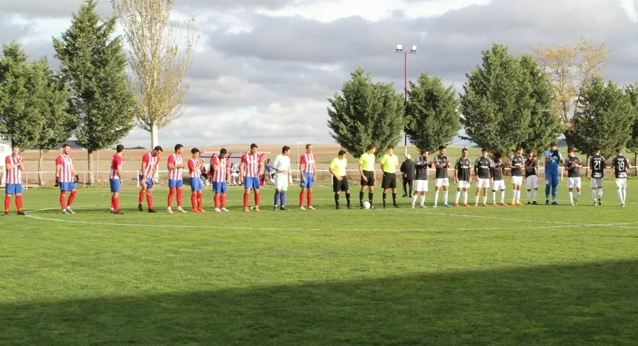 Foto 2 - Un gol de Dylan en el 89&rsquo; permite al Ciudad Rodrigo catar la victoria ante La Pedraja
