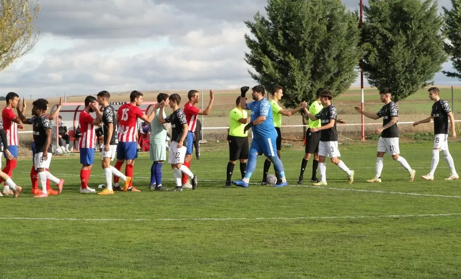 Foto 3 - Un gol de Dylan en el 89&rsquo; permite al Ciudad Rodrigo catar la victoria ante La Pedraja