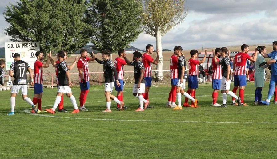 Foto 4 - Un gol de Dylan en el 89&rsquo; permite al Ciudad Rodrigo catar la victoria ante La Pedraja