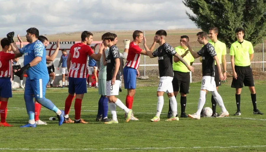 Foto 5 - Un gol de Dylan en el 89&rsquo; permite al Ciudad Rodrigo catar la victoria ante La Pedraja
