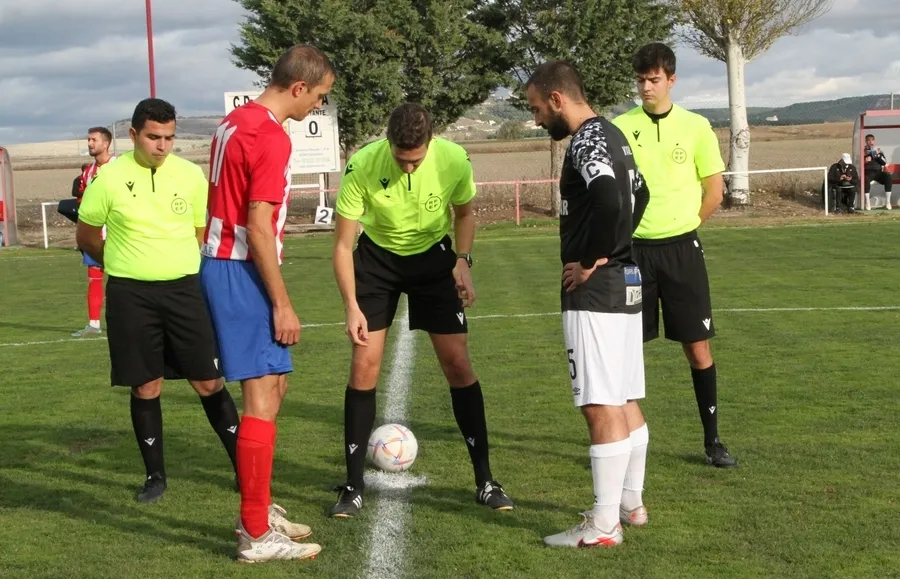 Foto 8 - Un gol de Dylan en el 89&rsquo; permite al Ciudad Rodrigo catar la victoria ante La Pedraja