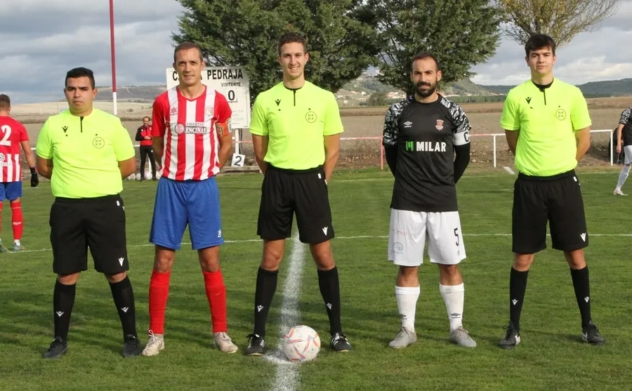 Foto 9 - Un gol de Dylan en el 89&rsquo; permite al Ciudad Rodrigo catar la victoria ante La Pedraja