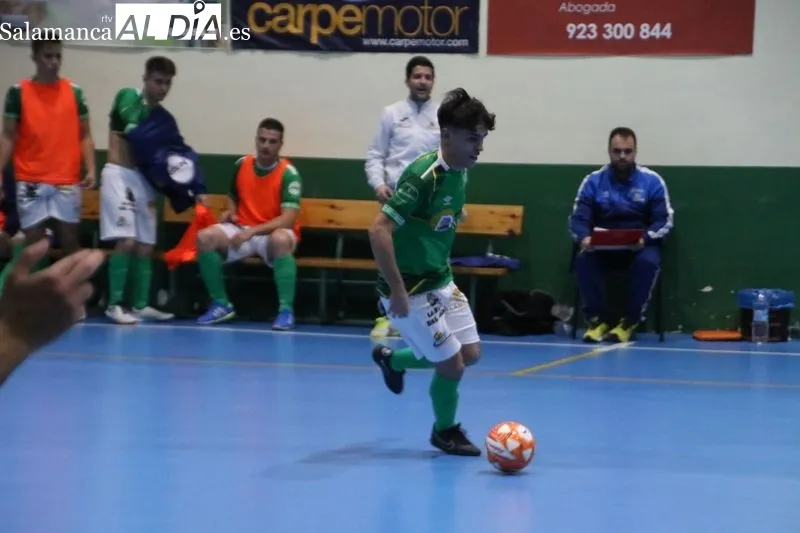 Foto 9 - El Piensos Dur&aacute;n Albense coge carrera y golea al Sala Ourense (8-1)