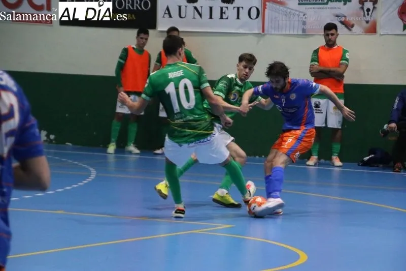 Foto 5 - El Piensos Dur&aacute;n Albense coge carrera y golea al Sala Ourense (8-1)