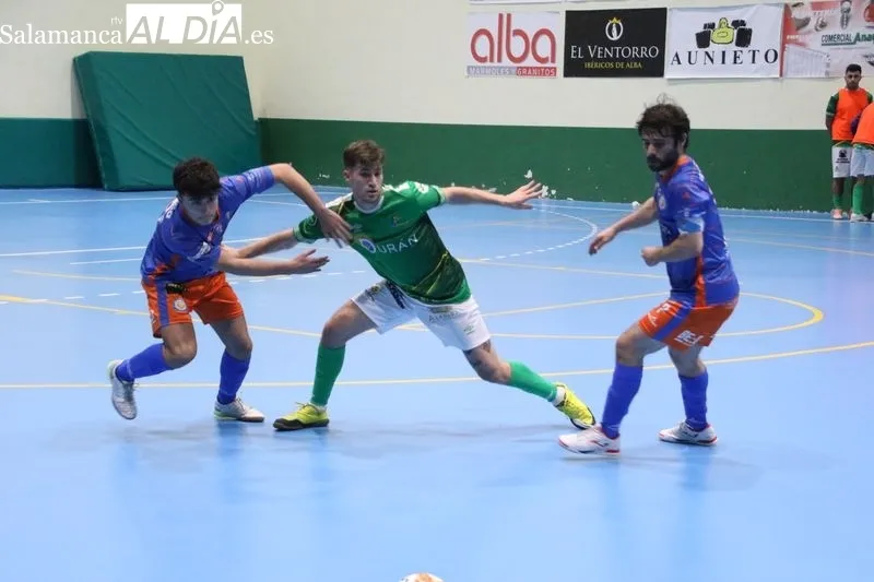 Foto 2 - El Piensos Dur&aacute;n Albense coge carrera y golea al Sala Ourense (8-1)