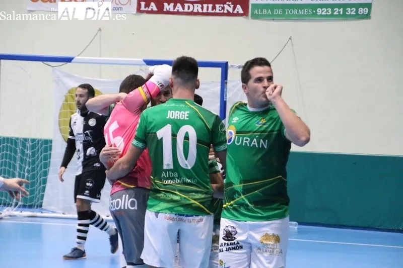 Foto 10 - El Piensos Dur&aacute;n Albense y Unionistas FS firman las tablas en un derbi de infarto (4-4)