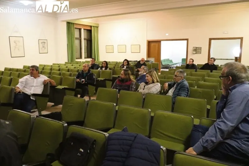 Momento de la presentación del proyecto en el Centro Cultural de Villavieja de Yeltes  /  M. C.