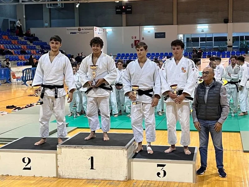 Foto 6 - Los judocas del club Doryoku cuajan un gran campeonato auton&oacute;mico senior 
