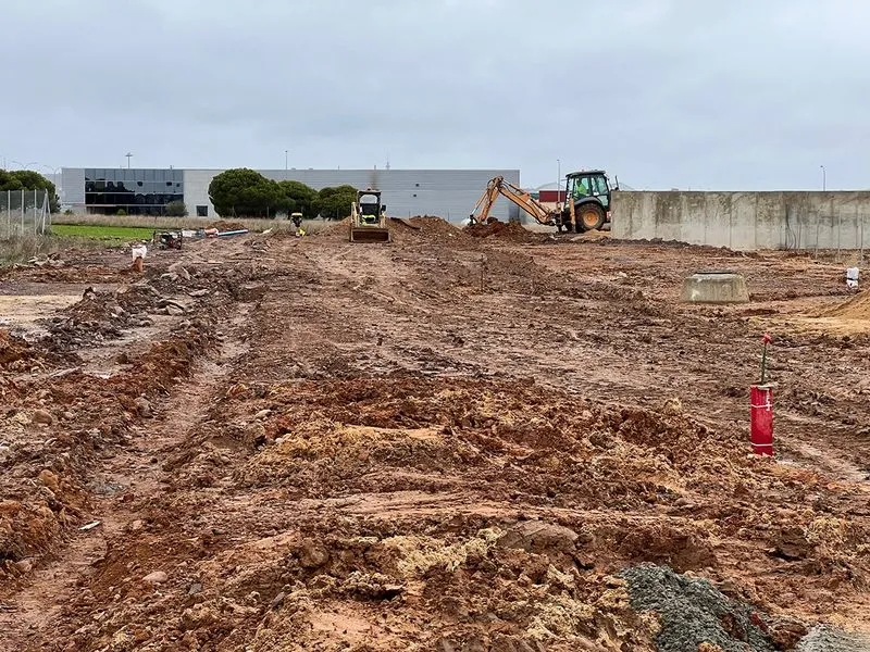 Obras de ampliación de la calle Tercera en el polígono industrial El Montalvo III