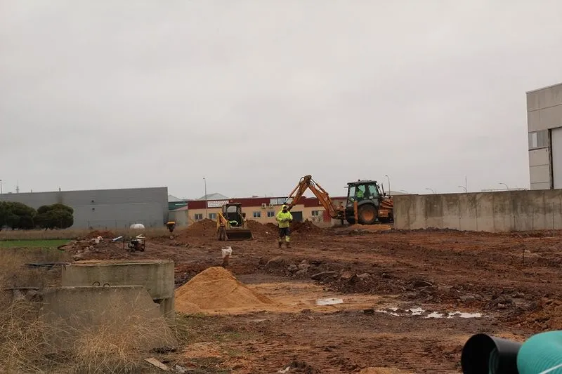Obras de ampliación de la calle Tercera en el polígono industrial El Montalvo III
