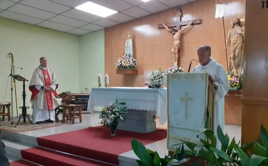 Foto 2 - Confirmados cinco j&oacute;venes en la Parroquia de F&aacute;tima