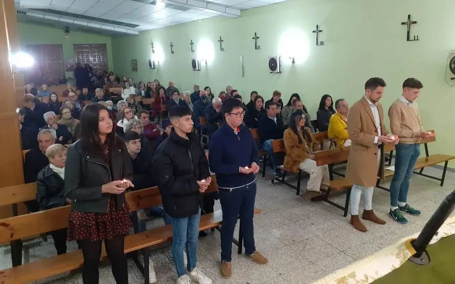 Foto 3 - Confirmados cinco j&oacute;venes en la Parroquia de F&aacute;tima